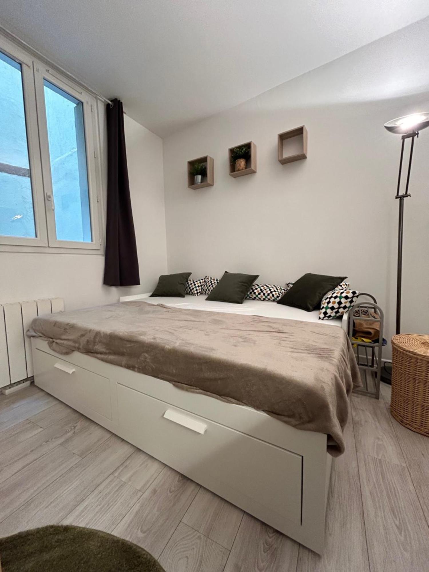 Au Charme Des Carmes - T1 Sur Cour - Metro A & B Apartman Toulouse Kültér fotó