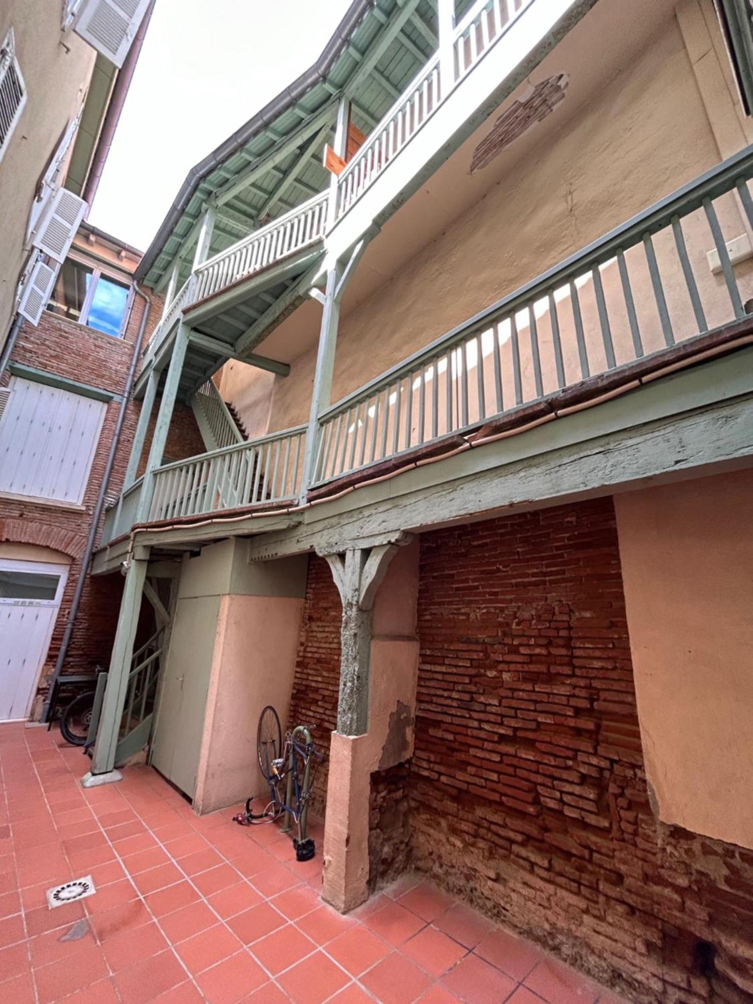 Au Charme Des Carmes - T1 Sur Cour - Metro A & B Apartman Toulouse Kültér fotó